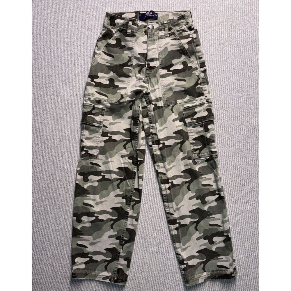 Hollister Ultra High-Rise Straight Ankle Camo Cargo Pants Women’s Size XS